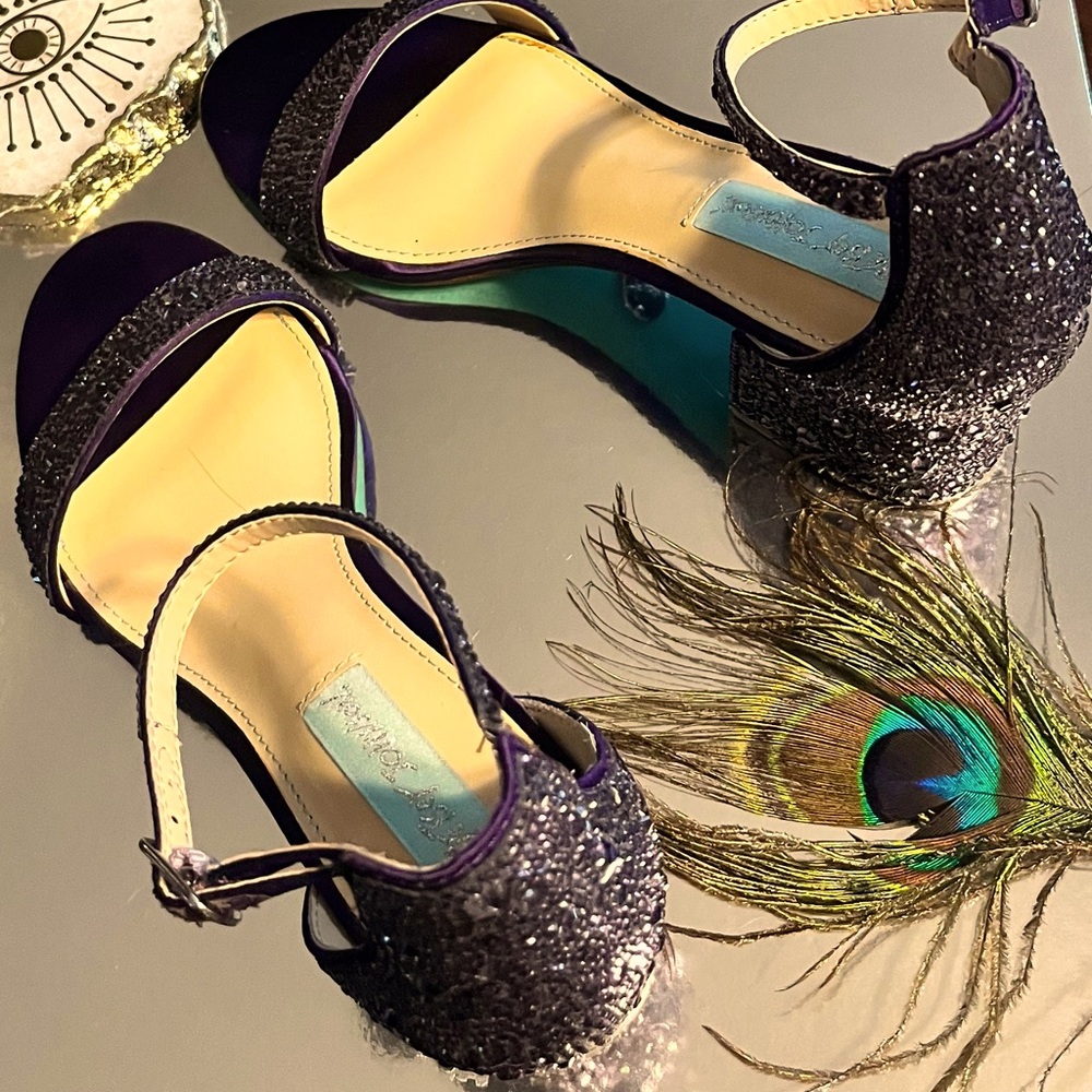 Betsy Johnson New Condition purple glitter sparkly block strappy heels 👠💕
